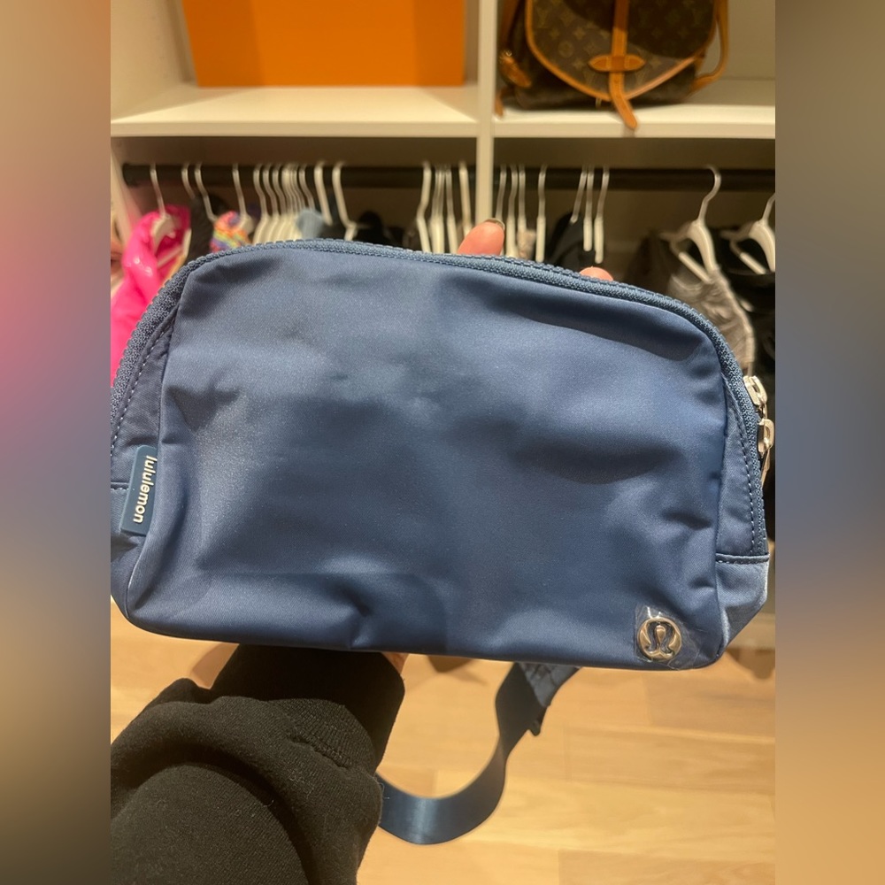Lululemon Everywhere Belt Bag